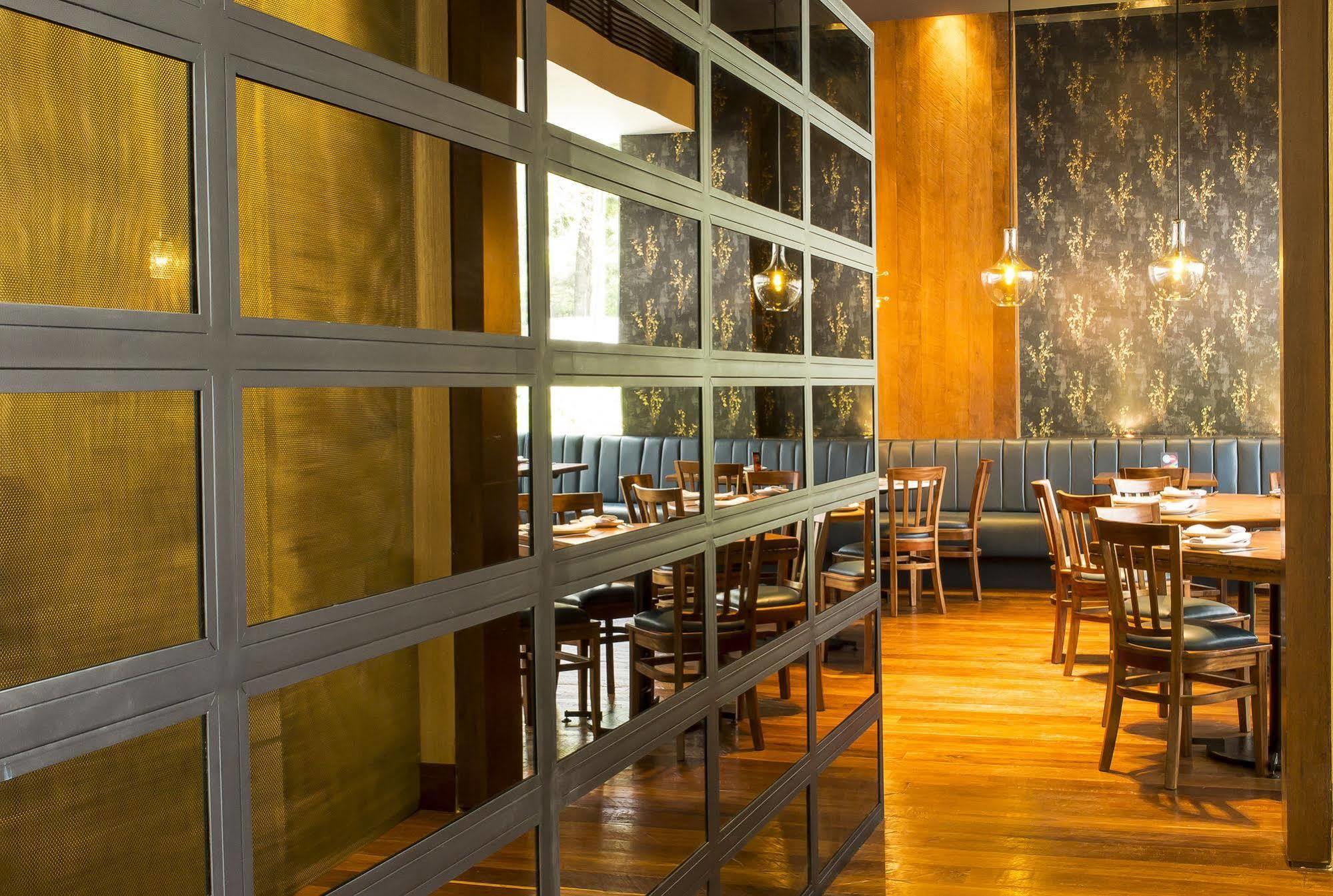 Ghl Bioxury Hotel Bogotá Exterior foto Interior of the restaurant